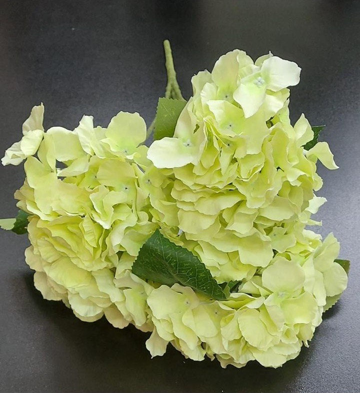 Buchet cu Hortensii verde pal lămâie – Flori Artificiale Elegante din Material Textil